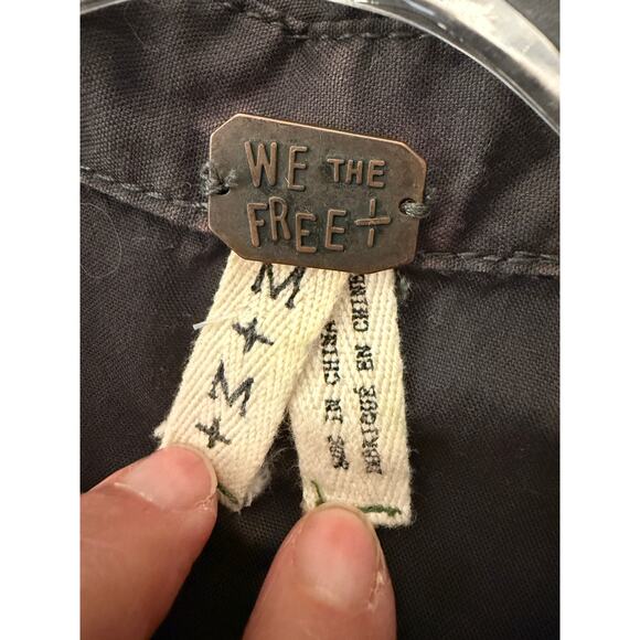 We The Free Charcoal Shirt W Multi-Colored Knit Sleeves Medium Distressed - Picture 2 of 6